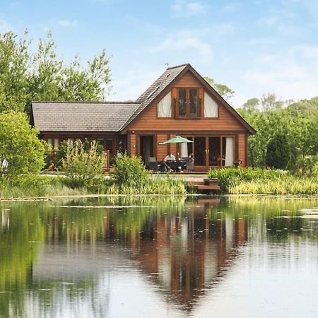 Anglesey Lakeside Lodges Menai Bridge Bagian luar foto