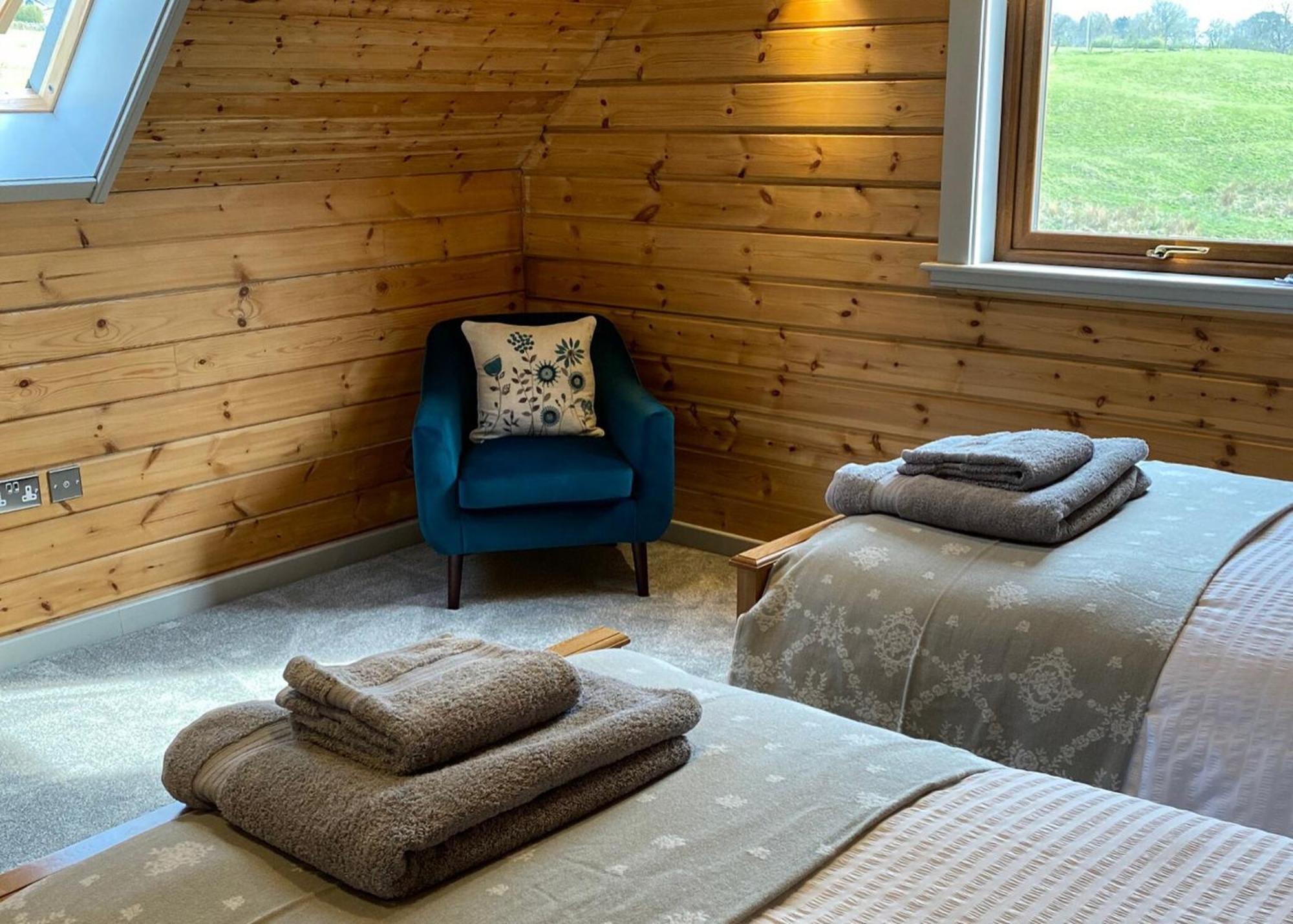 Anglesey Lakeside Lodges Menai Bridge Bagian luar foto