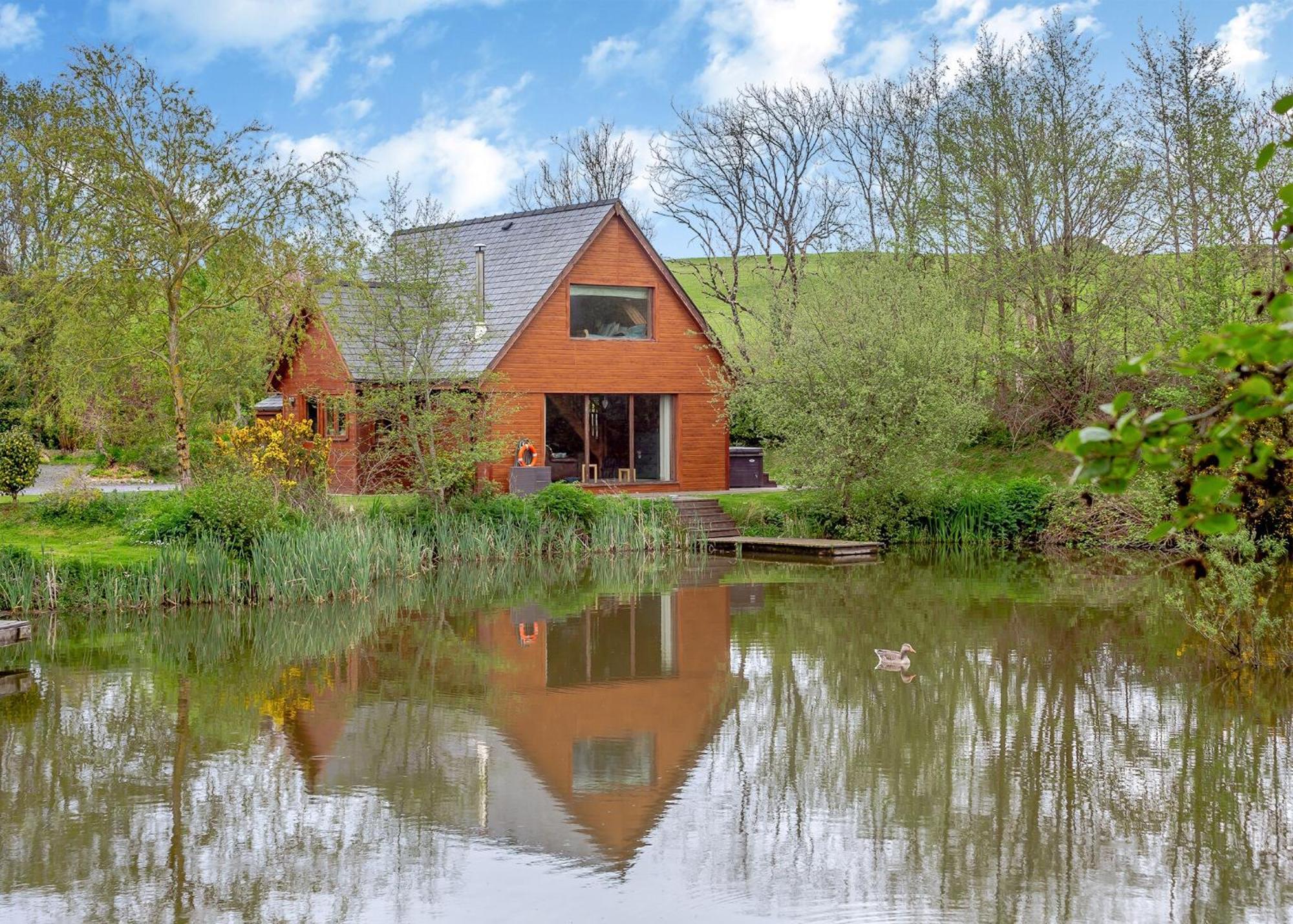 Anglesey Lakeside Lodges Menai Bridge Bagian luar foto