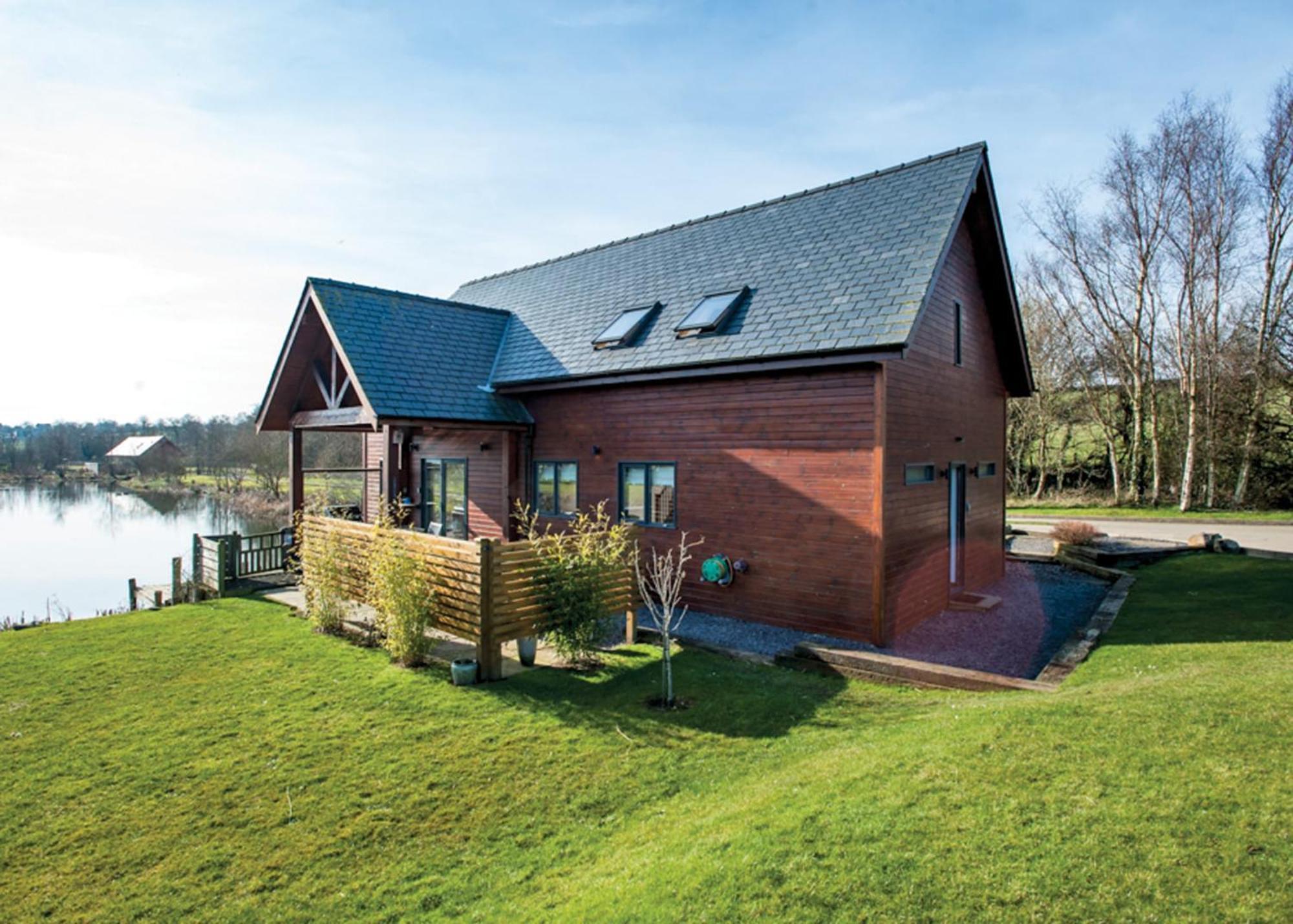 Anglesey Lakeside Lodges Menai Bridge Bagian luar foto