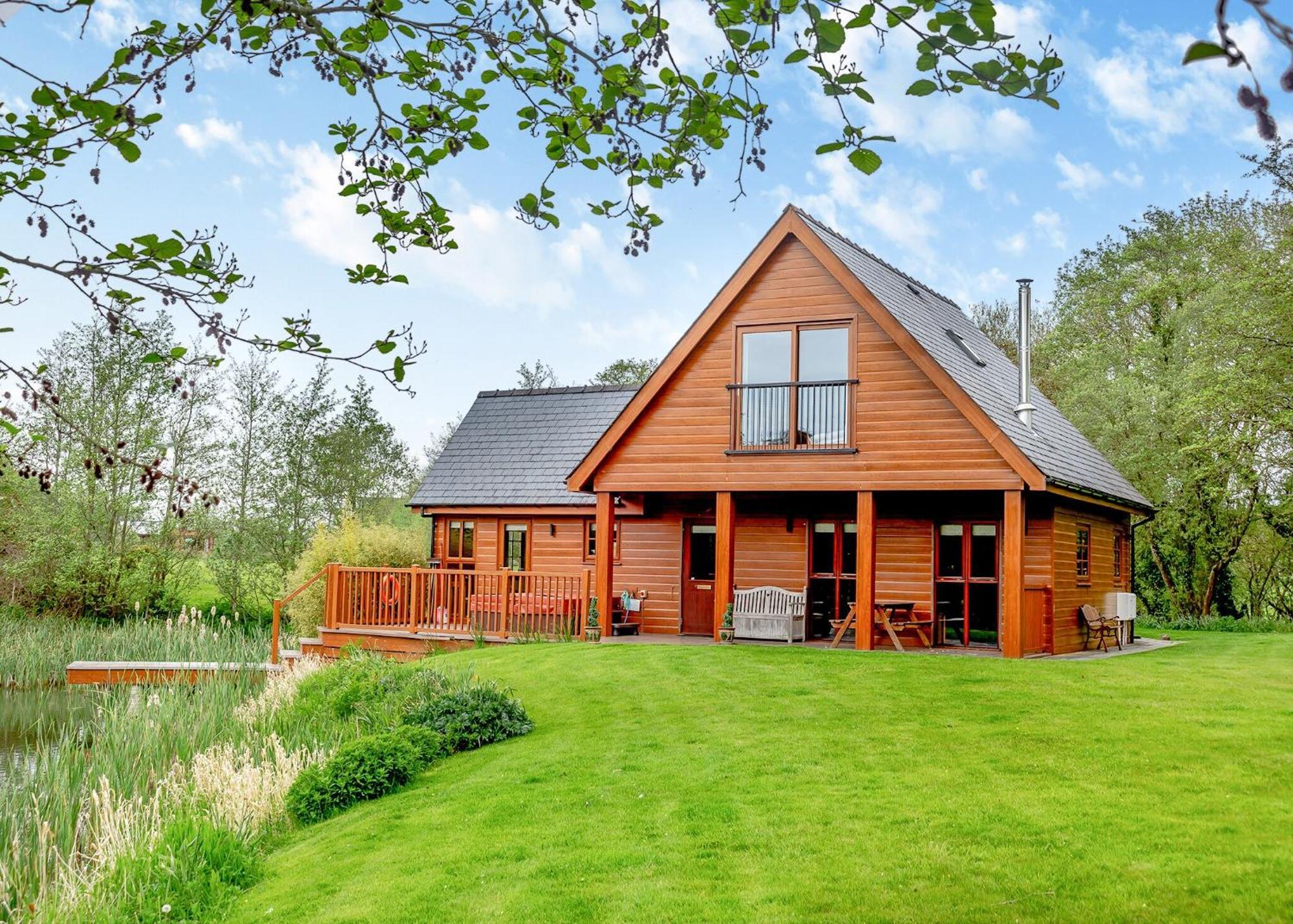 Anglesey Lakeside Lodges Menai Bridge Bagian luar foto