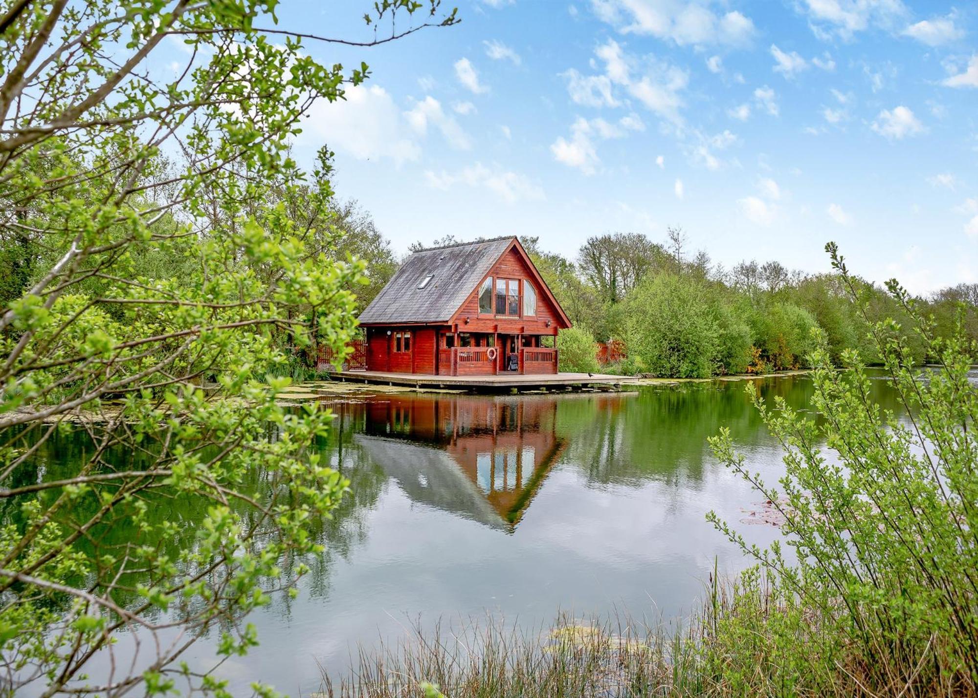Anglesey Lakeside Lodges Menai Bridge Bagian luar foto